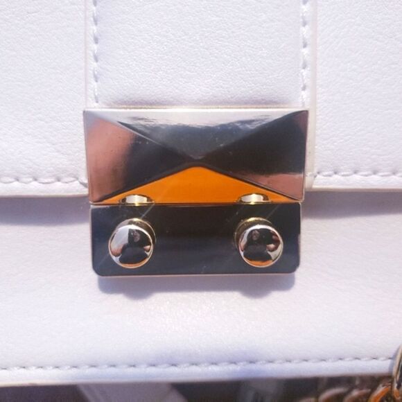 GUESS White Crossbady Bag - Picture 2 of 8